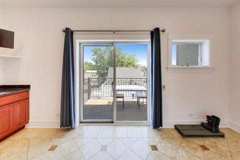 Tiny photo for 2046 W Cuyler Avenue #3W, Chicago, IL 60618 (MLS # 12706856)