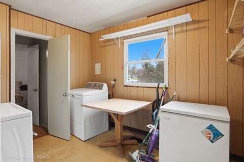 Tiny photo for 1000 N Bluebonnet Lane, Hoffman Estates, IL 60169 (MLS # 12621777)