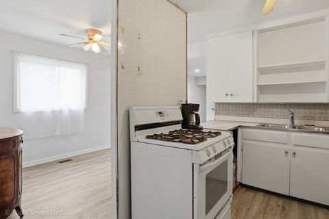 Tiny photo for 1000 N Bluebonnet Lane, Hoffman Estates, IL 60169 (MLS # 12621777)