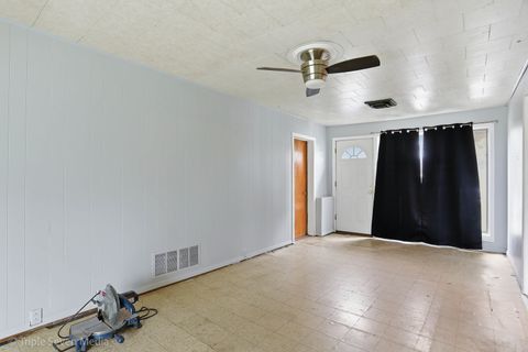 Tiny photo for 1000 N Bluebonnet Lane, Hoffman Estates, IL 60169 (MLS # 12621777)