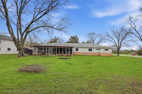 Tiny photo for 1000 N Bluebonnet Lane, Hoffman Estates, IL 60169 (MLS # 12621777)