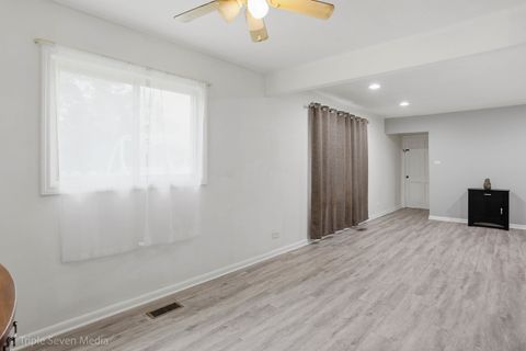 Tiny photo for 1000 N Bluebonnet Lane, Hoffman Estates, IL 60169 (MLS # 12621777)