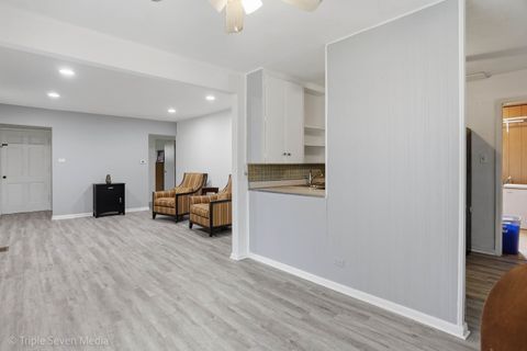 Tiny photo for 1000 N Bluebonnet Lane, Hoffman Estates, IL 60169 (MLS # 12621777)