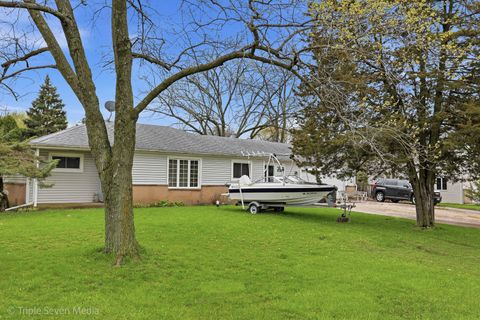 Photo of 1000 N Bluebonnet Lane, Hoffman Estates, IL 60169 (MLS # 12621777)