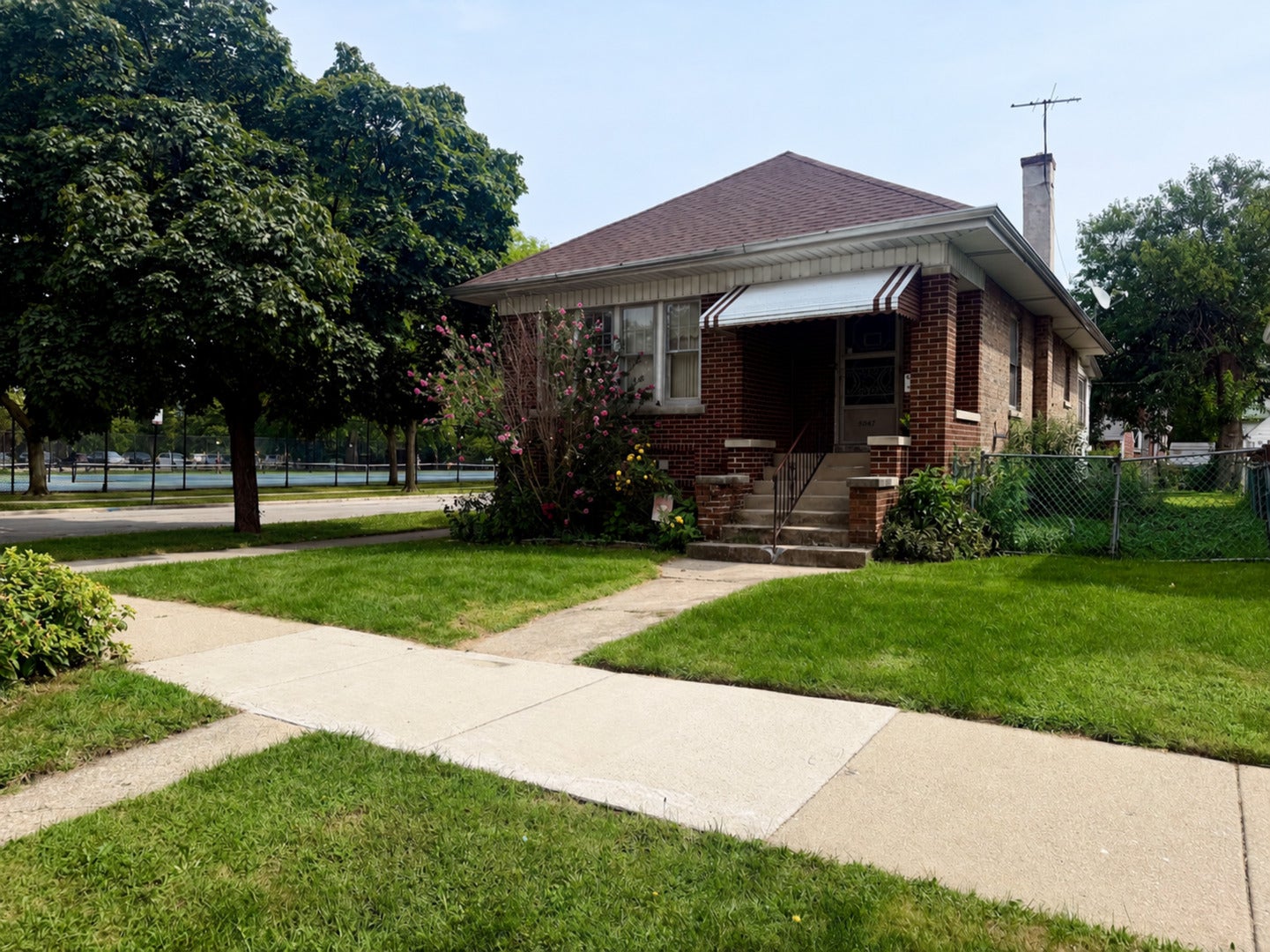 5057 N Keeler Avenue