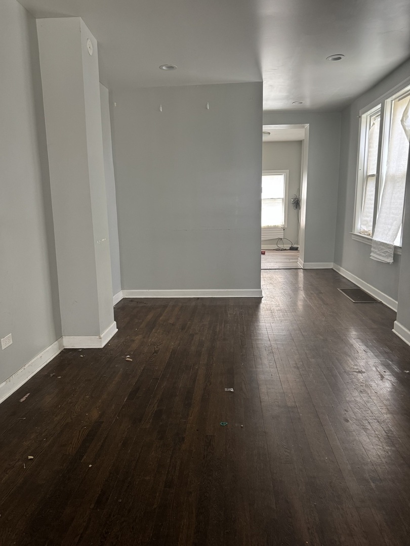 701 E 89th Place