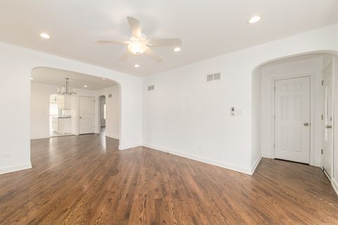 Tiny photo for 5158 W Carmen Avenue W, Chicago, IL 60630 (MLS # 12615090)