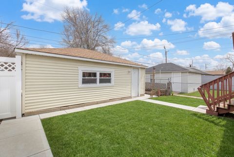 Tiny photo for 5158 W Carmen Avenue W, Chicago, IL 60630 (MLS # 12615090)