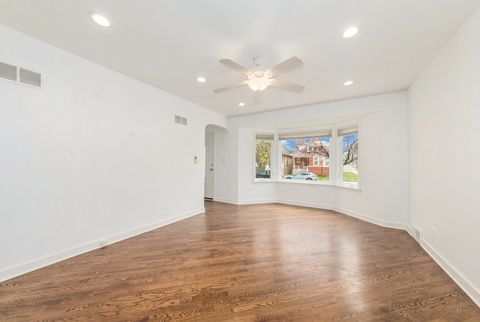 Tiny photo for 5158 W Carmen Avenue W, Chicago, IL 60630 (MLS # 12615090)