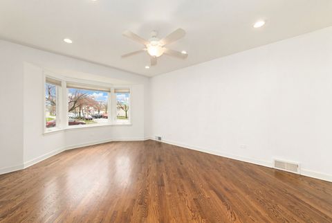 Tiny photo for 5158 W Carmen Avenue W, Chicago, IL 60630 (MLS # 12615090)