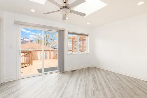 Tiny photo for 5158 W Carmen Avenue W, Chicago, IL 60630 (MLS # 12615090)