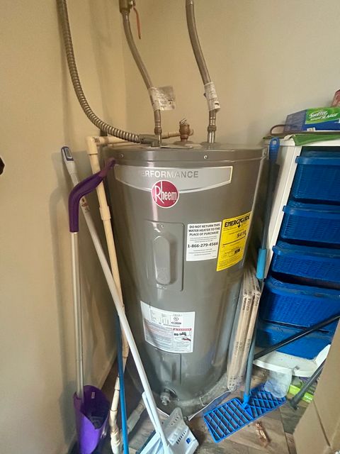 Tiny photo for 6 Carriage Lane, Metropolis, IL 62960 (MLS # 12549619)