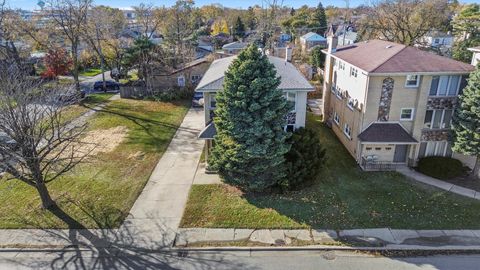 Tiny photo for 4552 Prescott Avenue, Lyons, IL 60534 (MLS # 12518416)