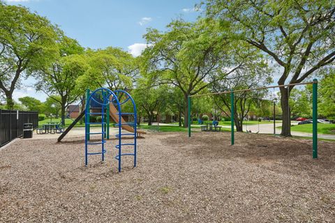 Tiny photo for 1 Villa Verde Drive #211, Buffalo Grove, IL 60089 (MLS # 12660710)