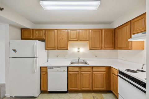 Tiny photo for 1 Villa Verde Drive #211, Buffalo Grove, IL 60089 (MLS # 12660710)