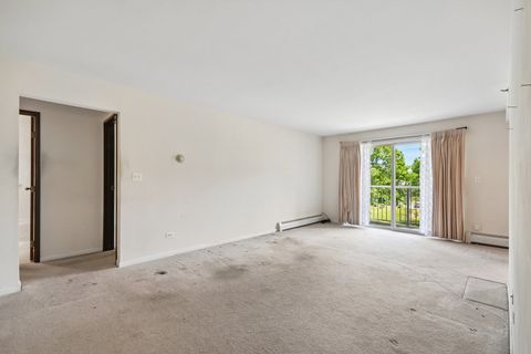 Tiny photo for 1 Villa Verde Drive #211, Buffalo Grove, IL 60089 (MLS # 12660710)
