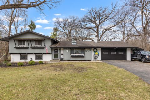 Photo of 1708 PARKVIEW Ave, Rockford, IL 61107 (MLS # 12599512)