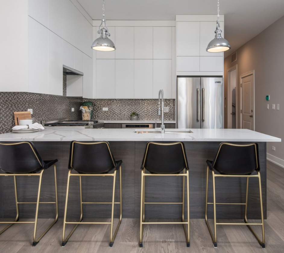 2930 N Lincoln Avenue 2