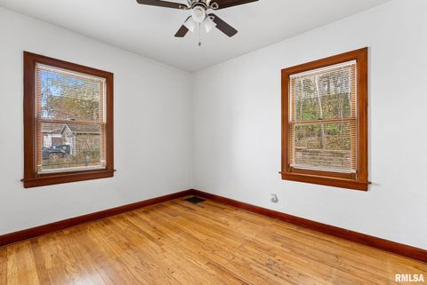 Tiny photo for 511 WAVERLY Road, Davenport, IA 52804 (MLS # QC4269307)