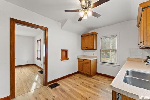 Tiny photo for 511 WAVERLY Road, Davenport, IA 52804 (MLS # QC4269307)