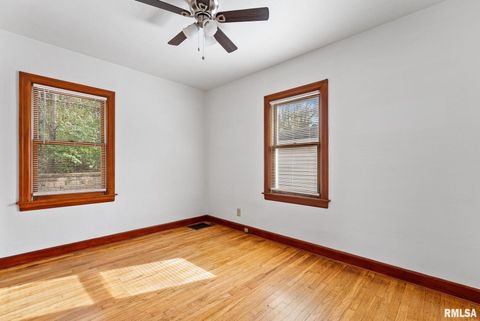 Tiny photo for 511 WAVERLY Road, Davenport, IA 52804 (MLS # QC4269307)