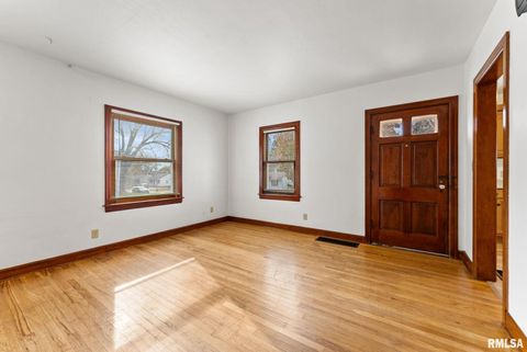 Tiny photo for 511 WAVERLY Road, Davenport, IA 52804 (MLS # QC4269307)