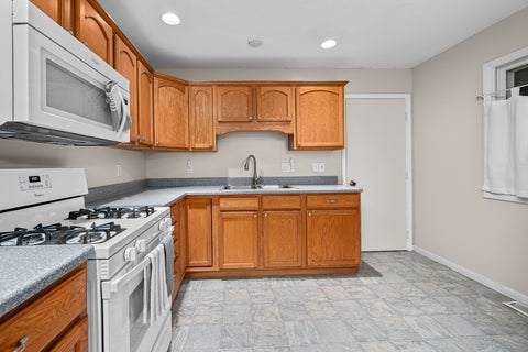 Tiny photo for 2544 Central Avenue, Bettendorf, IA 52722 (MLS # 12662049)