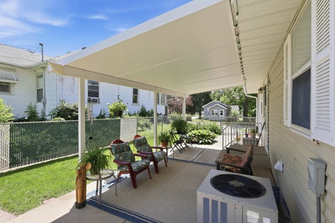 Tiny photo for 2544 Central Avenue, Bettendorf, IA 52722 (MLS # 12662049)