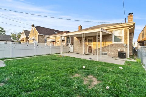 Tiny photo for 2834 N Narragansett Avenue, Chicago, IL 60634 (MLS # 12515690)