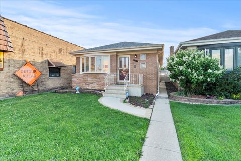 Tiny photo for 2834 N Narragansett Avenue, Chicago, IL 60634 (MLS # 12515690)