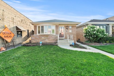 Tiny photo for 2834 N Narragansett Avenue, Chicago, IL 60634 (MLS # 12515690)