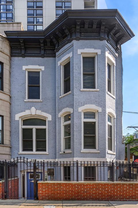 Photo of 113 W Elm Street, Chicago, IL 60610 (MLS # 12361465)