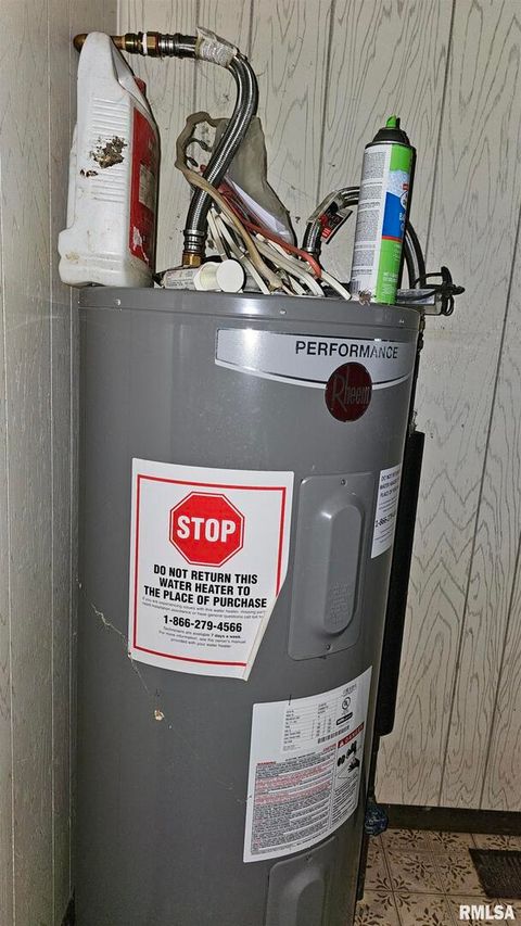 Tiny photo for 518 Fife Street, Carrier Mills, IL 62917 (MLS # EB459520)