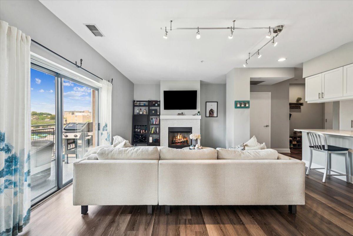 1572 Maple Avenue 506