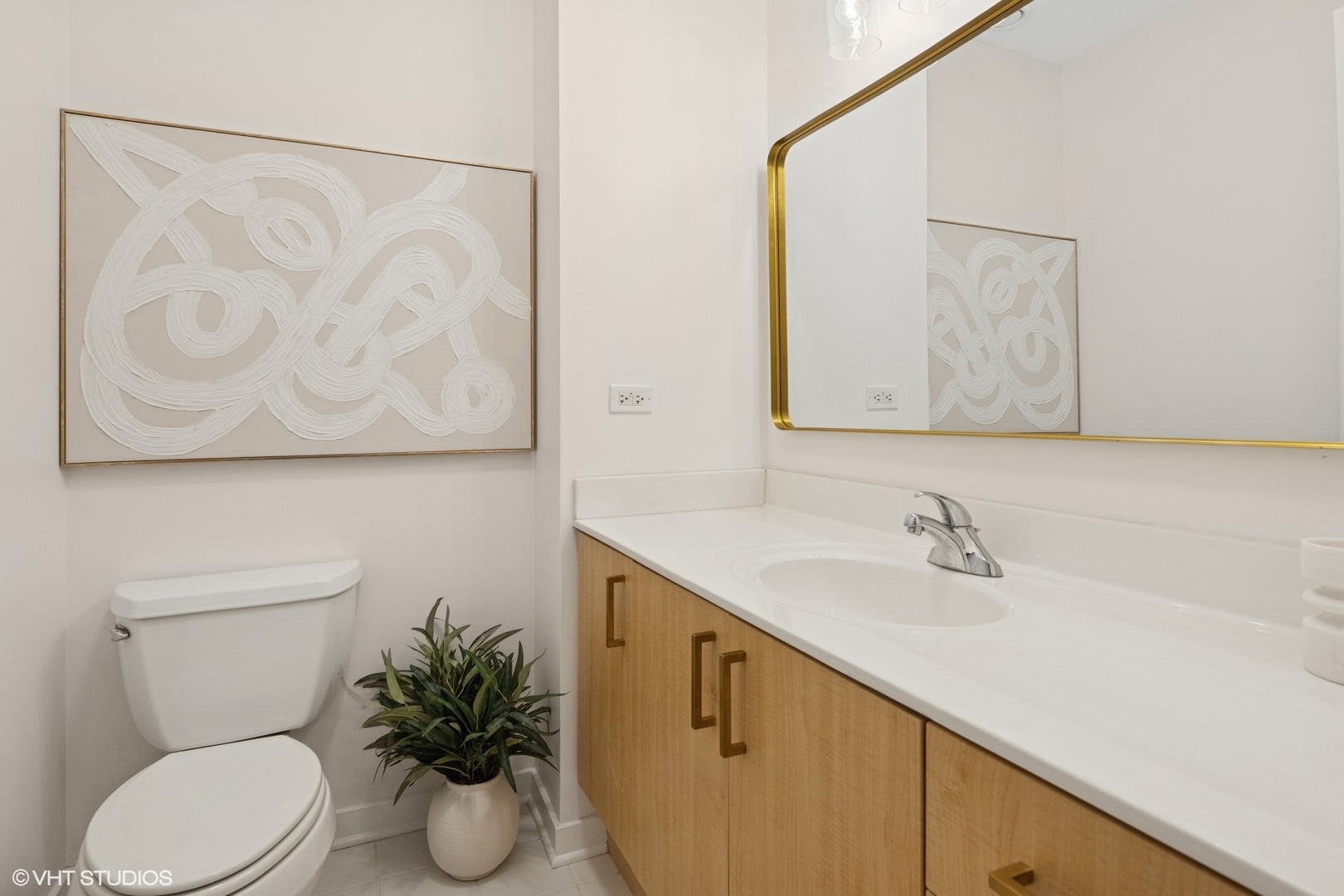 330 W Grand Avenue 904
