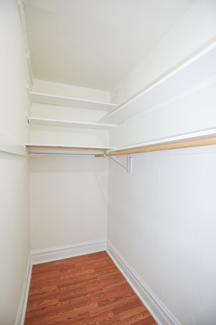 941 W agatite Avenue 212