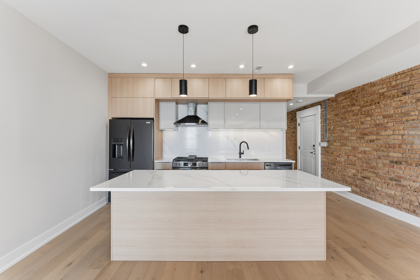 7516 N Eastlake Terrace 3