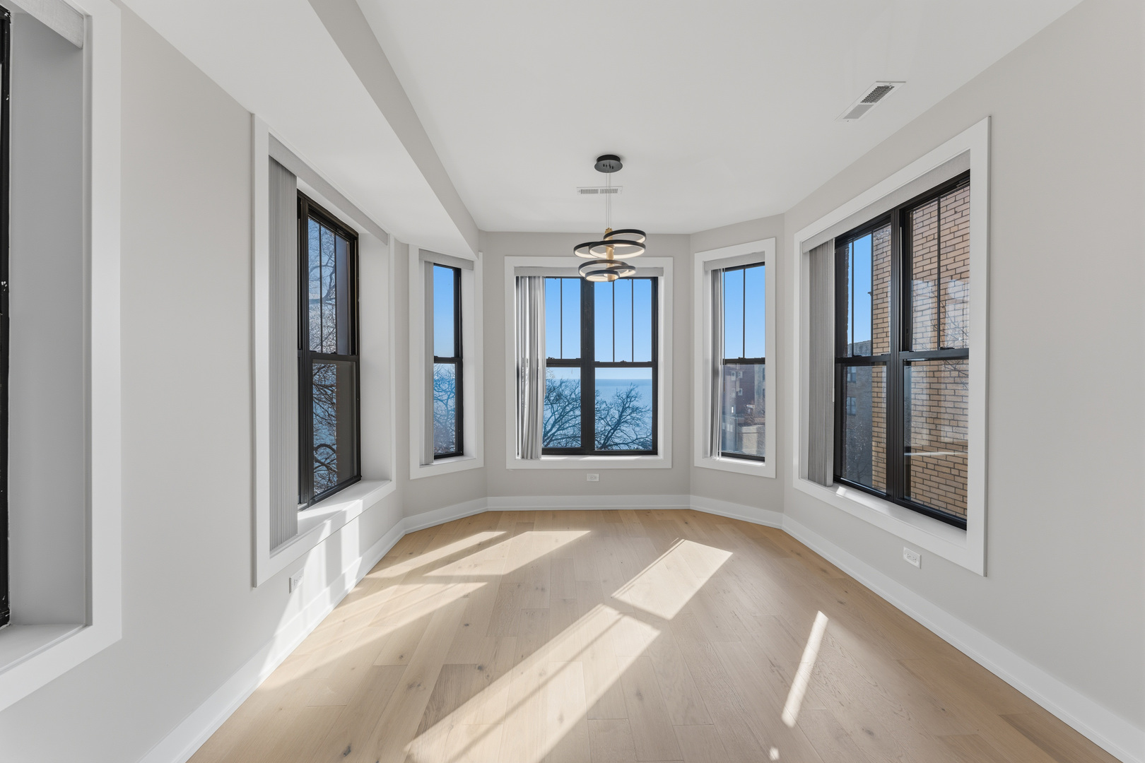 7516 N Eastlake Terrace 3