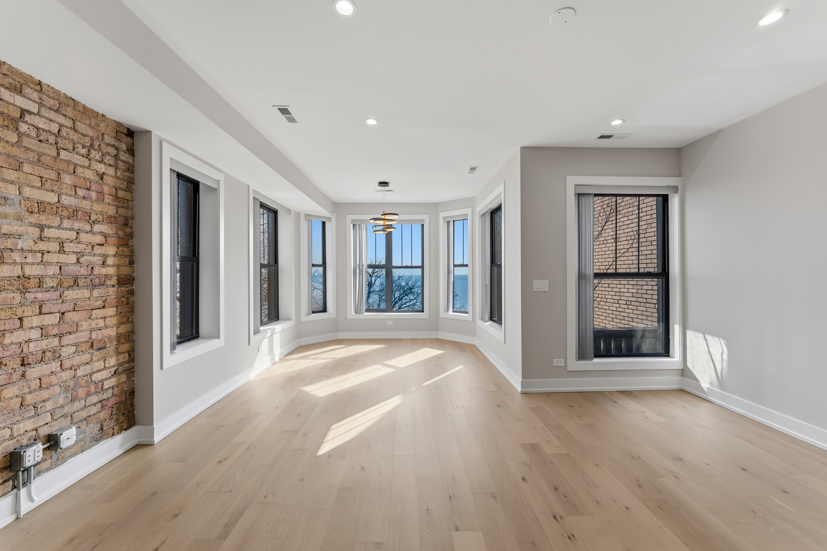 7516 N Eastlake Terrace 3