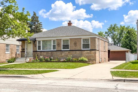 Photo of 2112 Portsmouth Avenue, Westchester, IL 60154 (MLS # 12683004)