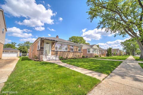 Tiny photo for 2112 Portsmouth Avenue, Westchester, IL 60154 (MLS # 12683004)