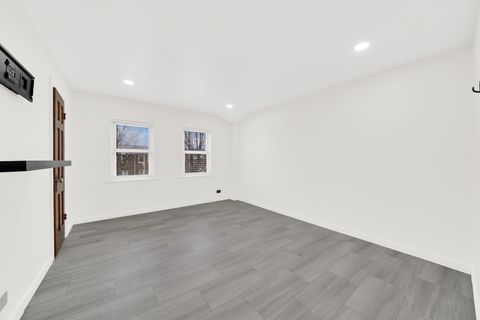Tiny photo for 4023 W 58th Place, Chicago, IL 60629 (MLS # 12589390)