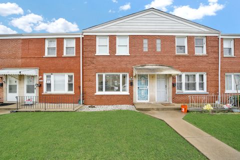 Photo of 4023 W 58th Place, Chicago, IL 60629 (MLS # 12589390)