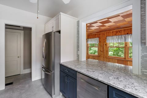 Tiny photo for 308 Forest Road, Davenport, IA 50803 (MLS # 12682038)