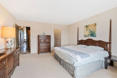 Tiny photo for 3150 N Lake Shore Drive #30C, Chicago, IL 60657 (MLS # 12361436)