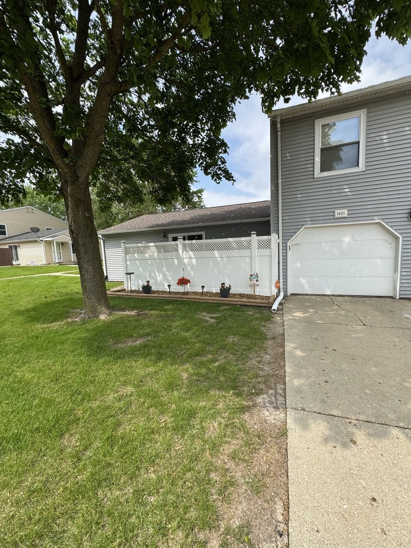 1521 E Stonehenge Drive 1521