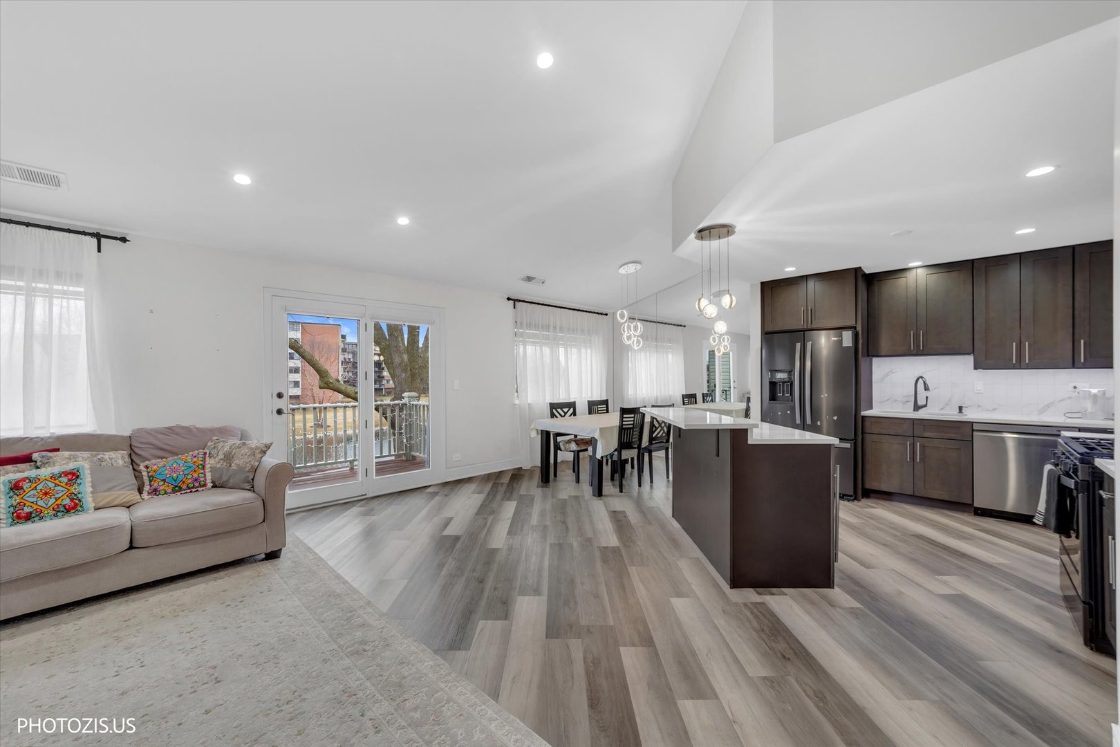 1251 ROSEWOOD Court B2