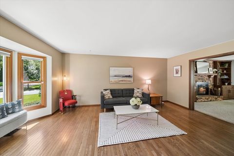 Tiny photo for 925 Manchester Street, Naperville, IL 60563 (MLS # 12677948)
