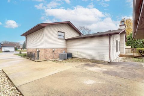 Tiny photo for 10540 S Sun Valley Court, Palos Hills, IL 60465 (MLS # 12504158)