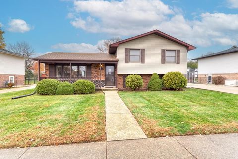 Tiny photo for 10540 S Sun Valley Court, Palos Hills, IL 60465 (MLS # 12504158)